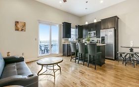 Gorgeous Condos Steps From French Quarter And Harrah'S St.